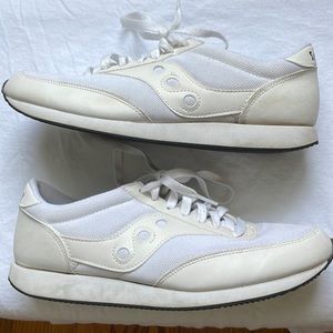 WHITE Women’s Saucony Hornet (10m) lightly worn!